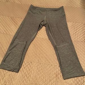 Heather gray Lululemon leggings